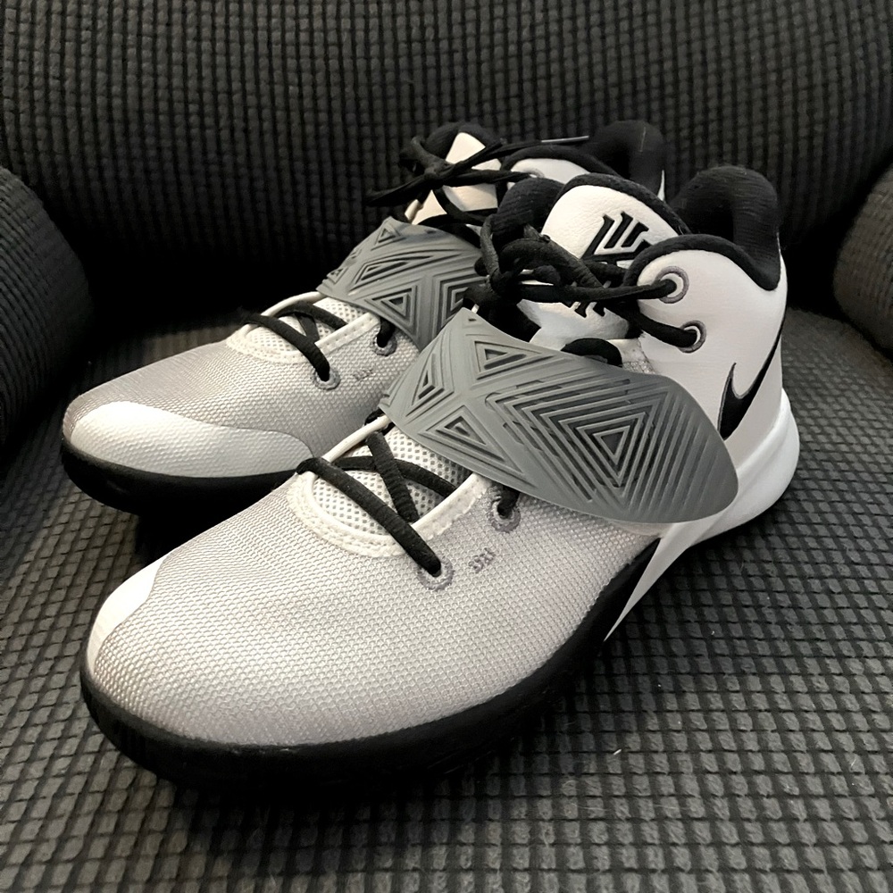 RARE Kyrie Irving Nike Flytrap 3 EP 'White Cool Grey' - Picture 2 of 7